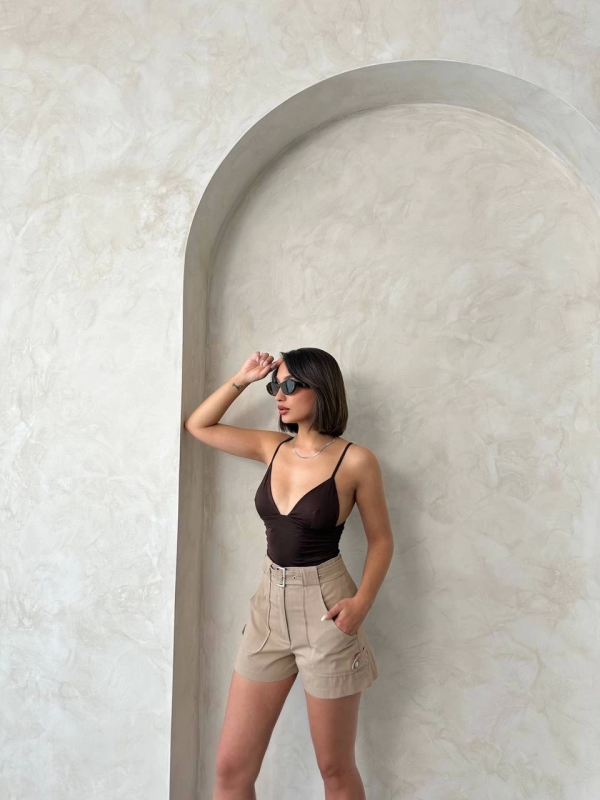 Kemer detaylı gabardin şort bej s25289 - Görsel 3