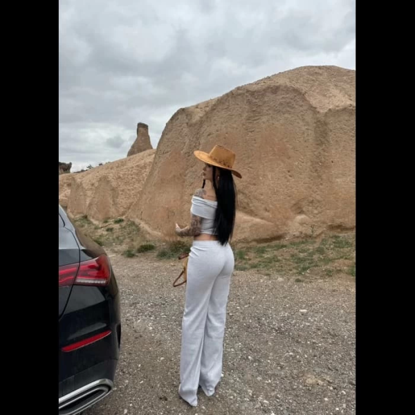 Madonna yaka bol paça pantolonlu takım - Görsel 5