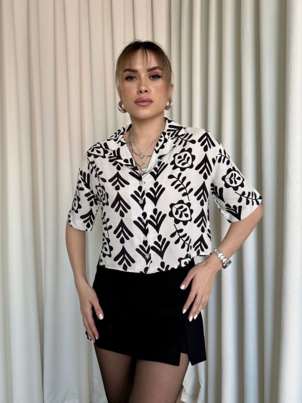 Siyah beyaz baskılı crop gömlek - Görsel 2